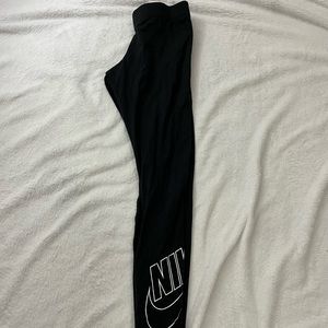 Black Nike leggings